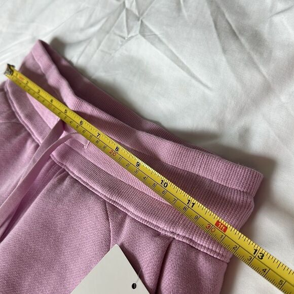 Lululemon‎ Scuba High-Rise Short 5" size 2 NWT VITAPINK 💗 - Picture 4 of 6